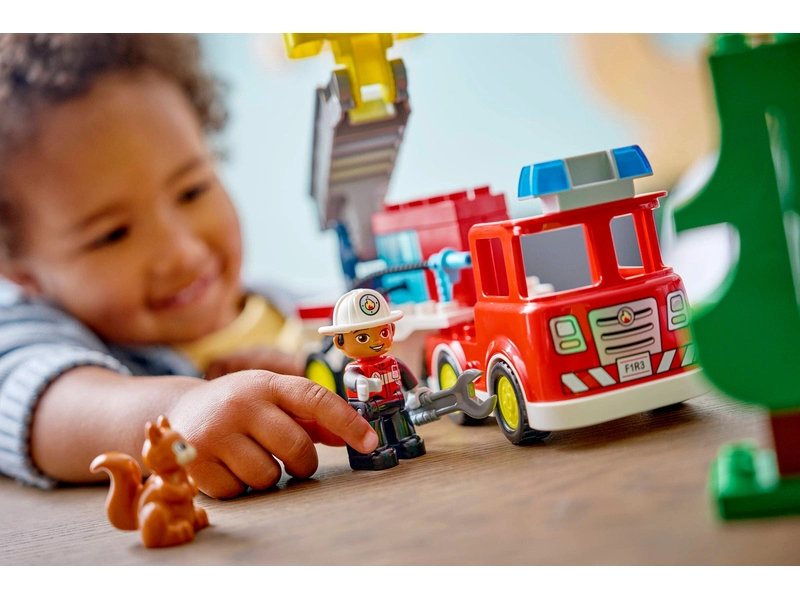 LEGO DUPLO - Hasičské auto s hadicou a hasičom