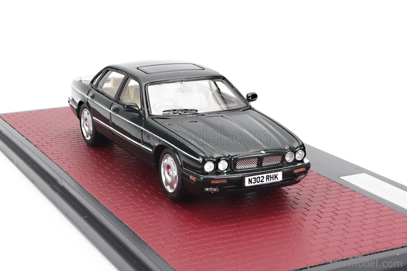 Matrix scale models Jaguar Xjr X300 1994 1:43 Britská Závodní Zelená