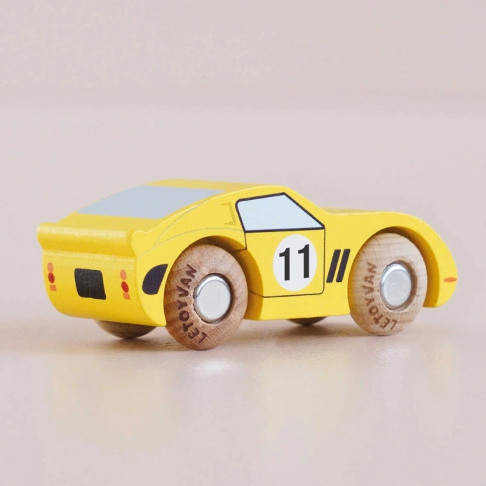 Le Toy Van Dřevěné autíčko Luca