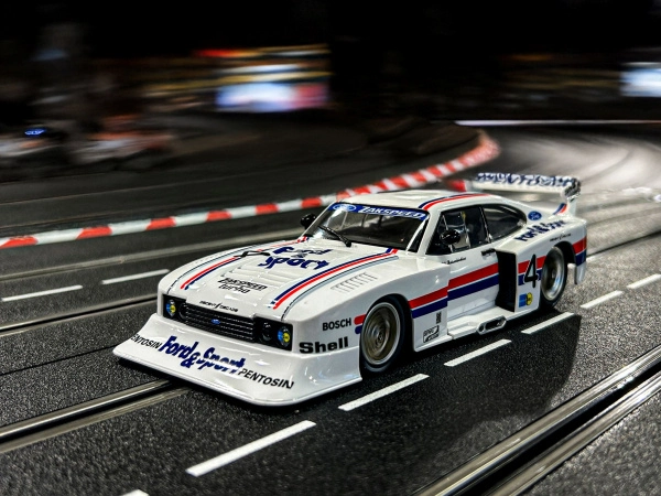 Auto Carrera D124 - 23996 Ford Capri Zakspeed