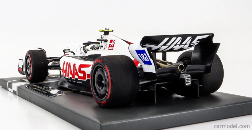 Minichamps Haas F1 Vf-22 Ferrari Team Haas N 47 Bahrain Gp 2022 Mick Schumacher 1:18 Biela čierna červená