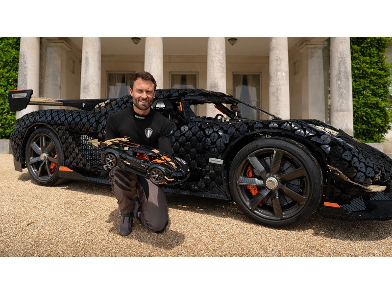 LEGO Technic – Megacar Koenigsegg Sadair's Spear