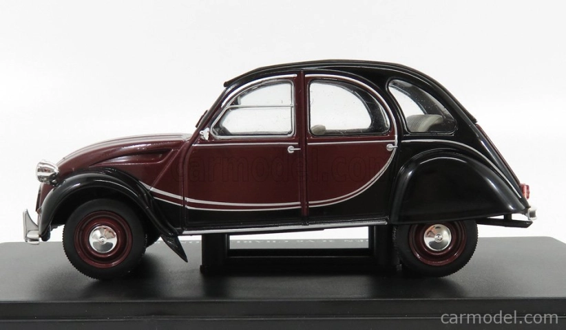 Edicola Citroen 2cv Charleston 1982 1:24 červená čierna