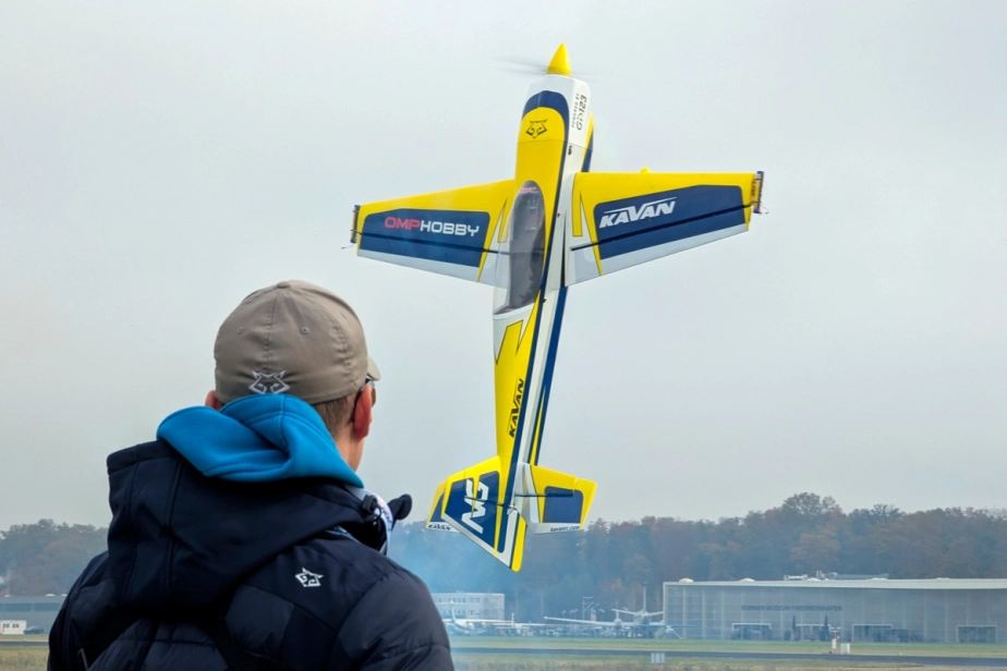 104" Extra NG ARF - žlutá 2,64m