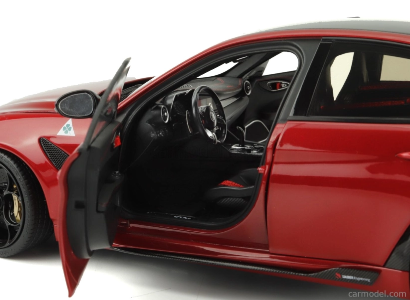 Motorhelix Alfa romeo Giulia Gtam s motorom a príslušenstvom 2021 1:18 Red Met
