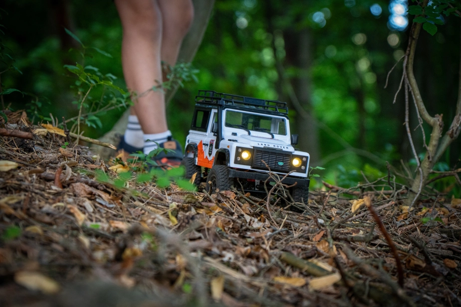 RC auto Land Rover Trail V2 1/12 RTR 4WD, bílá