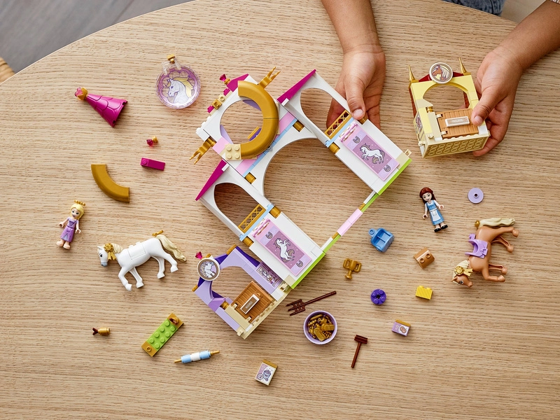 LEGO Disney Princess – Kráľovské stajne Krásky a Lociky