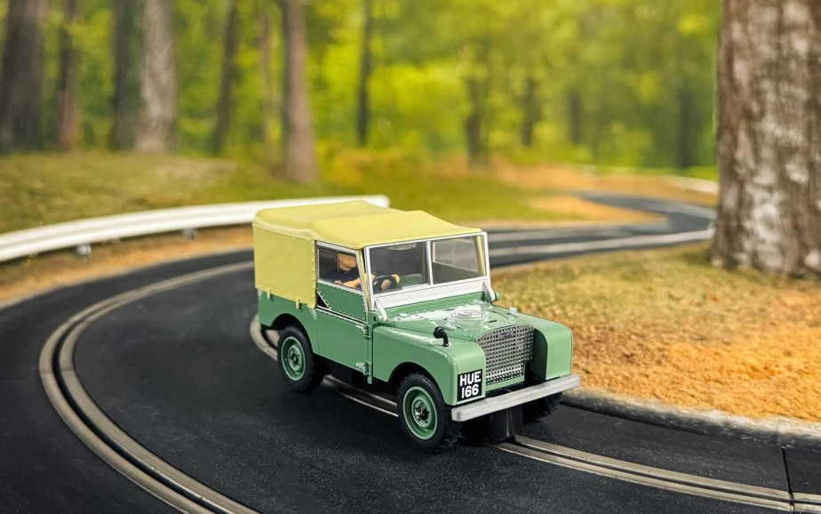Autíčko Street SCALEXTRIC C4600 - Land Rover Series 1 - HUE166 (1:32)