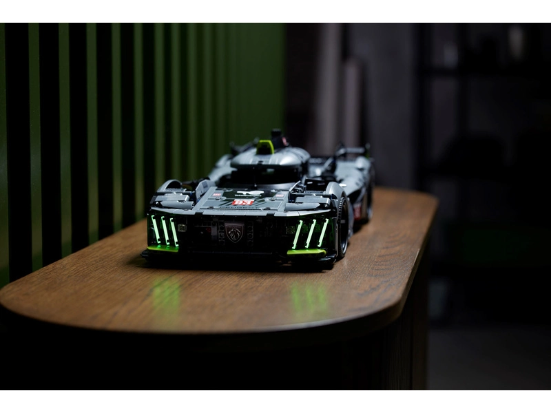 LEGO Technic - Hybridný hypercar PEUGEOT 9X8 24H Le Mans