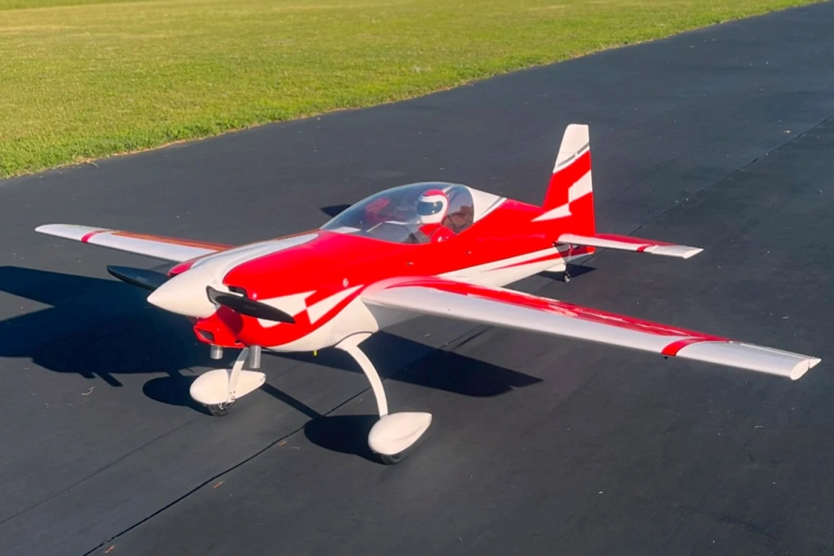 104" Extra NG V3 - Červená/Bílá 2,64m