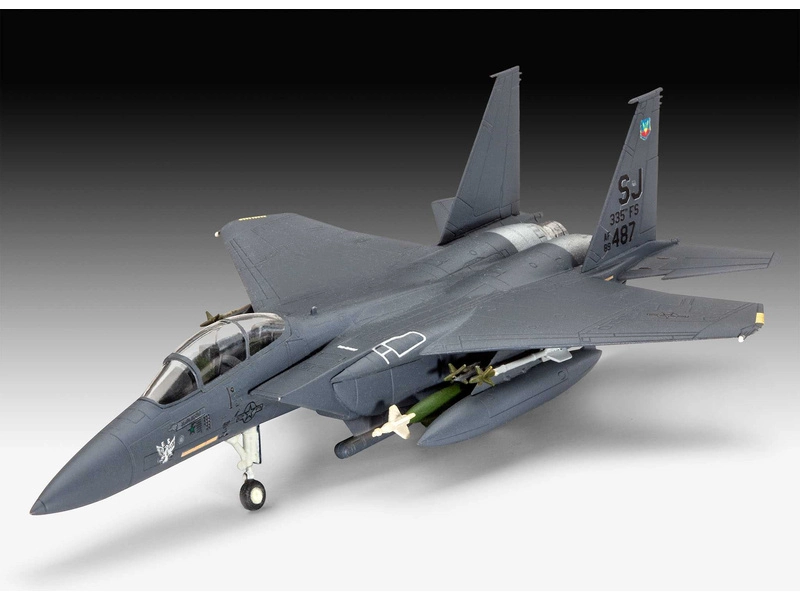 Revell McDonnell F-15E Strike Eagle a bomby (1:144) (štartovacia súprava)