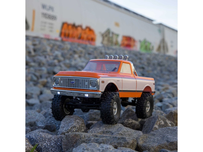 Axial SCX24 Chevrolet C10 1971 1:24 4WD RTR oranžový