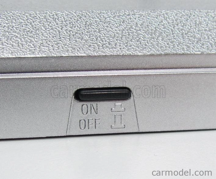 Triple9 Vetrina display box Lungh.lenght Cm 35.5 X Largh.width Cm 15.7 X Alt.height Cm 15.8 (altezza Interna Cm 13.5) - Luci Funzionanti Led - Base Silver 1:18 Plastový Displej