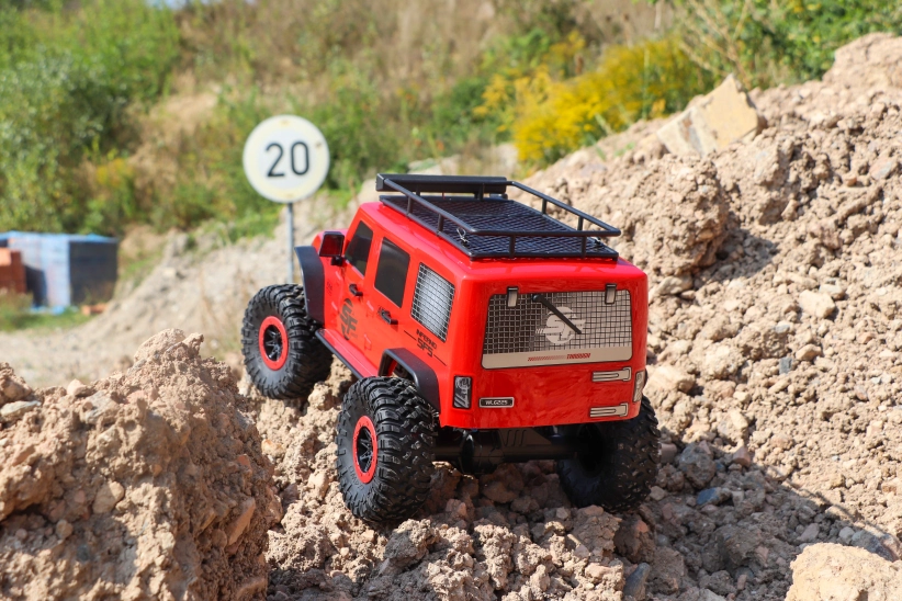 RC auto Jeep WL Toys 104311 + náhradná batéria