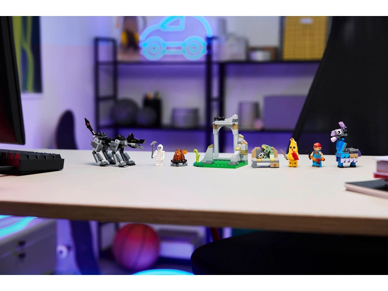 LEGO Fortnite - Peely a Sparkplug a ich táborisko