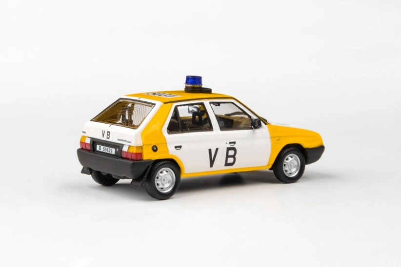 Abrex Škoda Favorit 136L (1988) 1:43 – Veřejná Bezpečnost