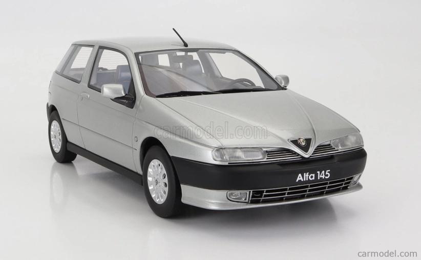 Mitica Alfa romeo 145 1995 1:18 Strieborná
