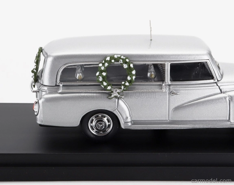 Rio-models Mercedes Benz 300d Hearse - Carro Funebre - Pohrebné auto 1960 1:43 Strieborná