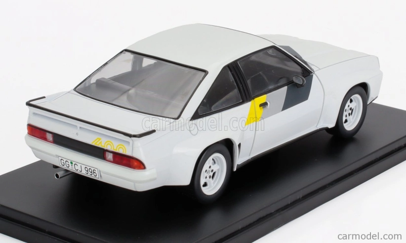 Edicola Opel Manta B 400 1983 - Con Vetrina - With Showcase 1:24 Bílá