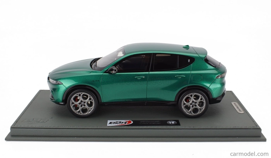 Bbr-models Alfa romeo Tonale Veloce Plug-in Hybrid 2023 - Con Vetrina - With Showcase 1:18 Verde Montreal - Green Met
