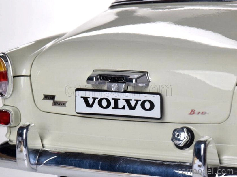 Ixo-models Volvo 122s Amazon 1965 - With Light & Sound Effects 1:8 Ivory