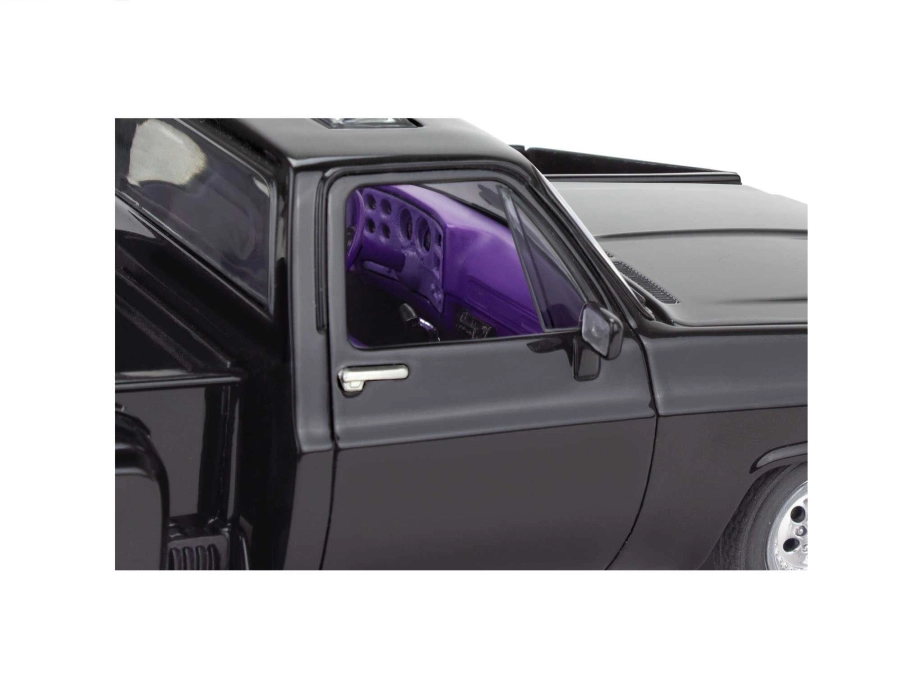 Plastic ModelKit MONOGRAM auto 4552 - 76 Chevy Squarebody Street Truck (1:24)