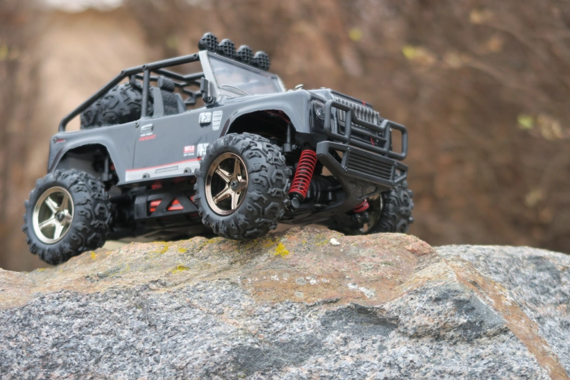 RC auto JEEP Subotech Brave, čierna