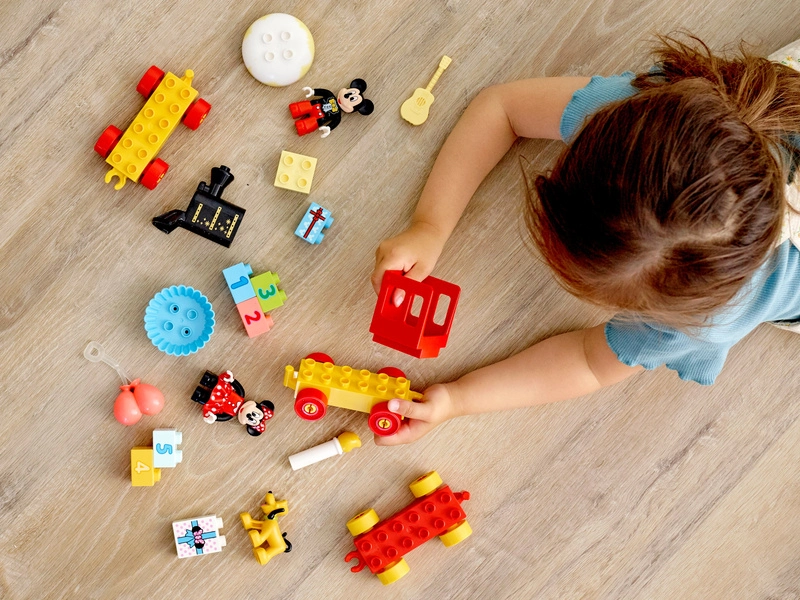 LEGO DUPLO – Narodeninový vlak Mickeyho a Minnie