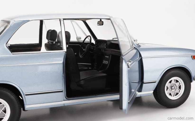 Kk-scale BMW 2002 radu 1 1971 1:12 Light Blue Met