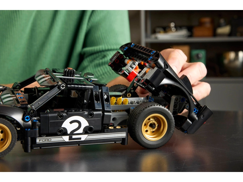 LEGO Technic - Závodné auto 1966 Ford GT40 MKII
