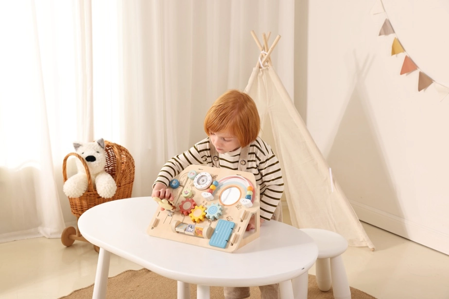 2Kids Toys Activity board Lvíčkův dům