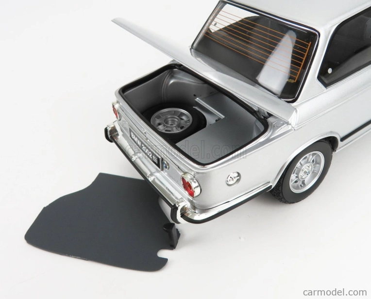 Kyosho BMW 2002tii 1972 1:18 Silver