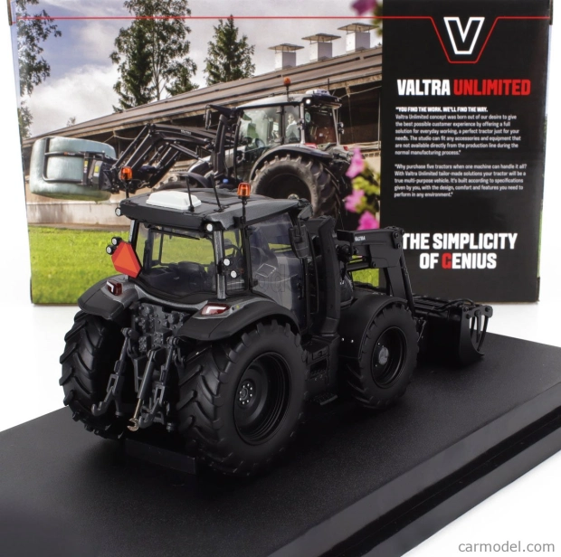 Universal hobbies Valtra G135 Traktor 2017 1:32 čierny