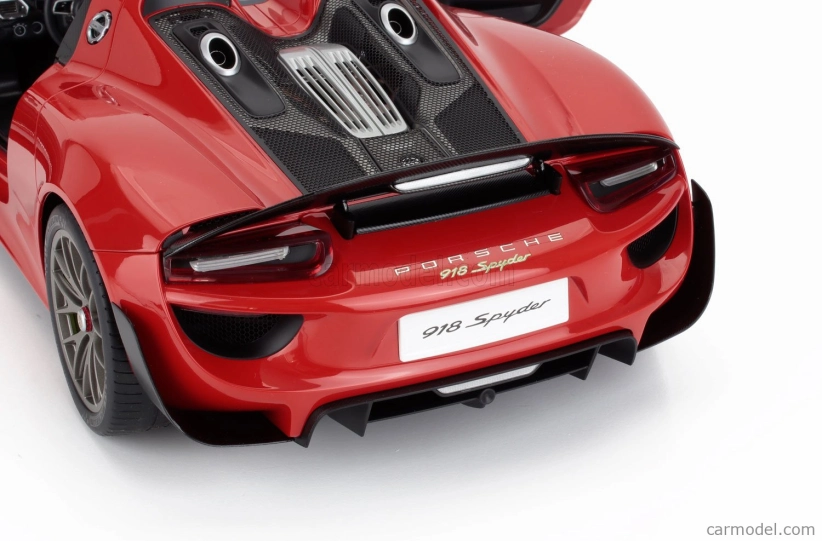 Autoart Porsche 918 Spyder Weissach Package 2013 1:12 červená