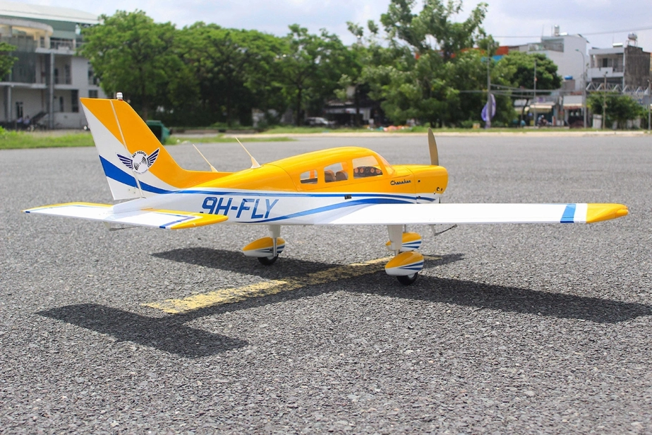 Piper Cherokee 1,53m Žlutý