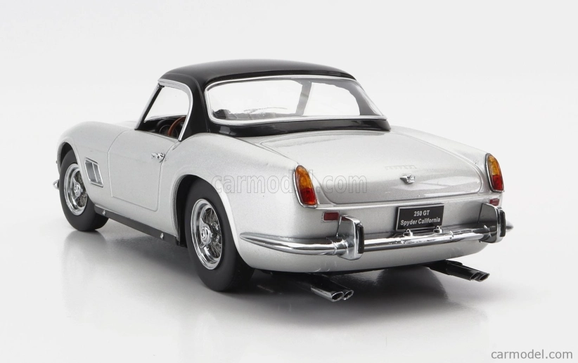 Ferrari 250gt California Spider s pevnou strechou 1960 v mierke 1:18 strieborná