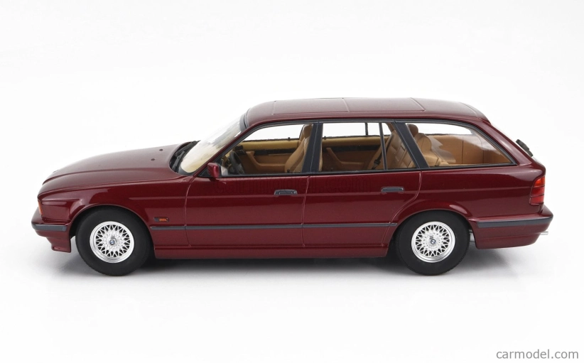 Triple9 BMW radu 5 Touring (e34) Sw Station Wagon 1996 1:18 Červená farba
