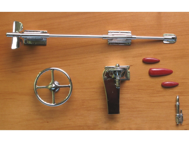 AMATI Arno XI Ferrari závodní člun 1:8 kit