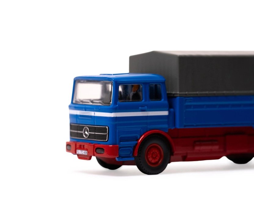 RC nákladné vozidlo MB 1620 s plachtou a prívesom 1:87 RTR