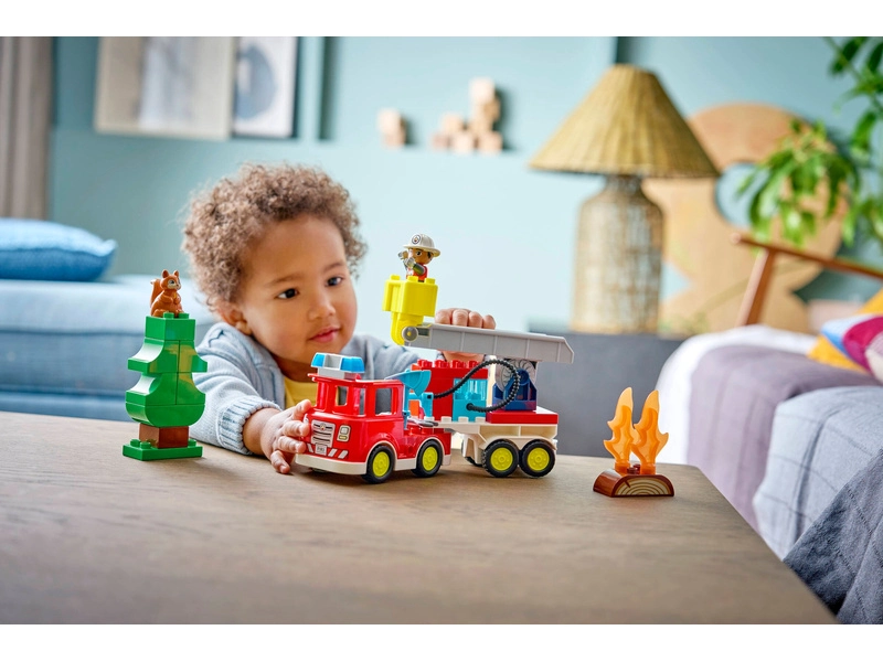 LEGO DUPLO - Hasičské auto s hadicou a hasičom