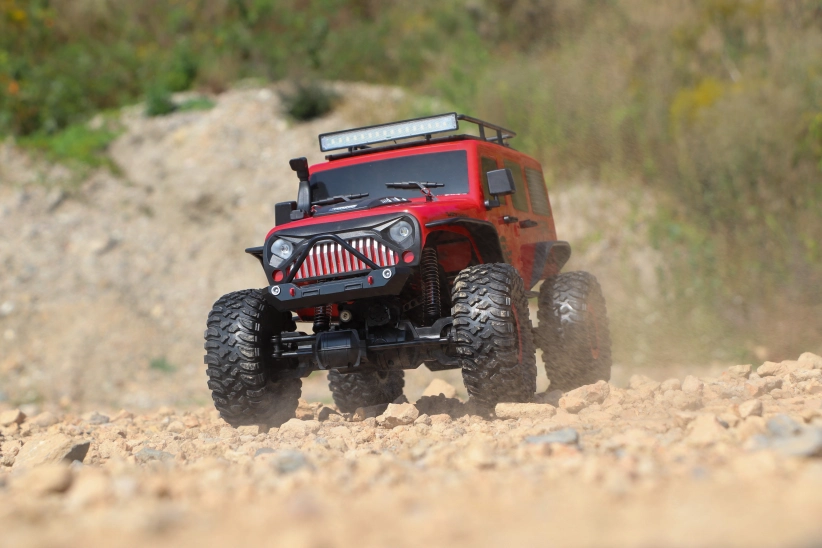 RC auto Jeep WL Toys 104311 + náhradná batéria