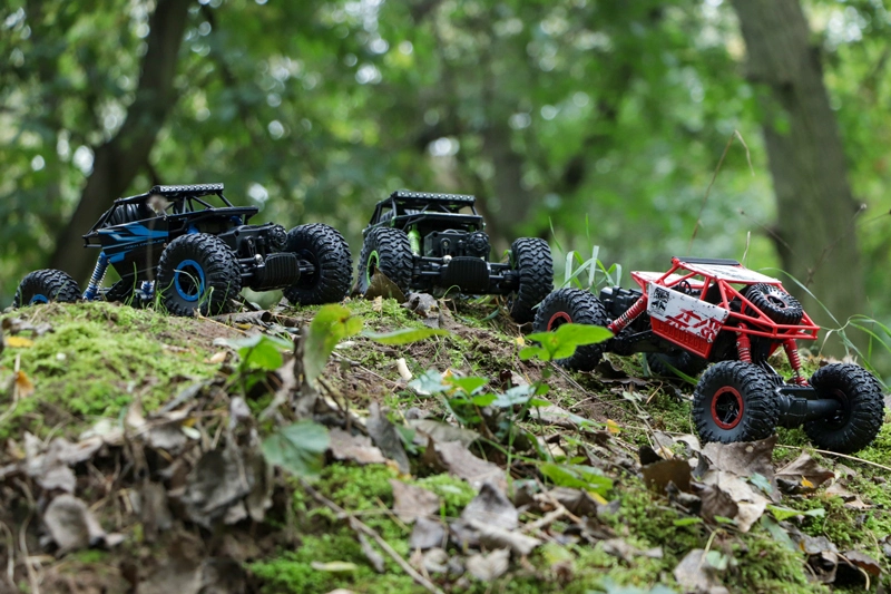 RC auto Conqueror 1:18, červená + náhradná batéria