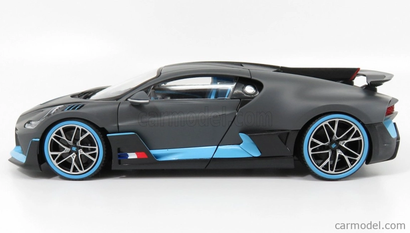 Bburago Bugatti Divo 1:18 stříbrná