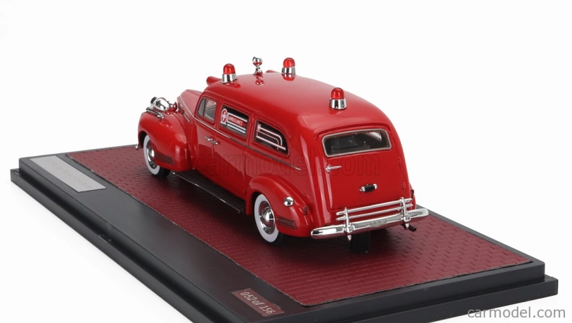 Modely v mierke Matrix Packard Henney Ambulance 1941 1:43 Červená