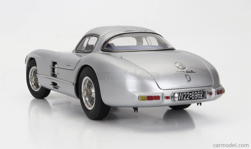 Cmc Mercedes Benz 300 Slr Coupe N T1 Rac Tourist Trophy 1955 1:18 Strieborná