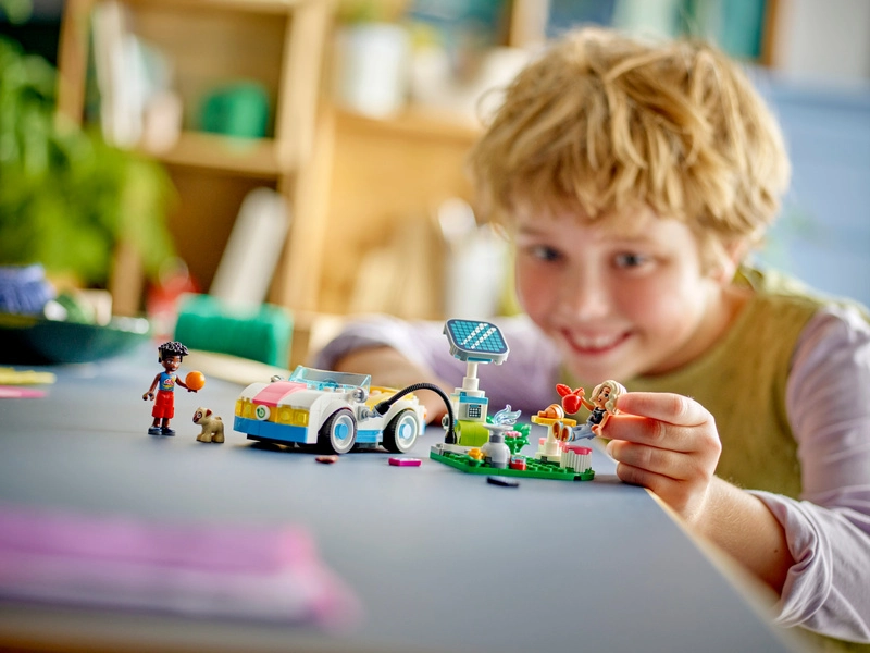 LEGO Friends - Elektrické auto s nabíjačkou