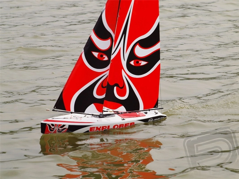 RC plachetnica Explorer