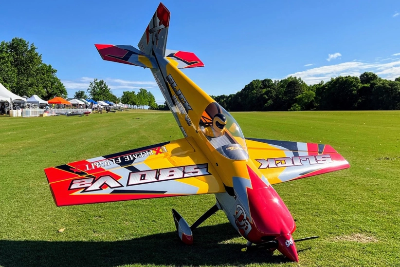 RC letadlo 105,5" Slick 580 EXP V2 2,67m, žlutá/červená/šedá