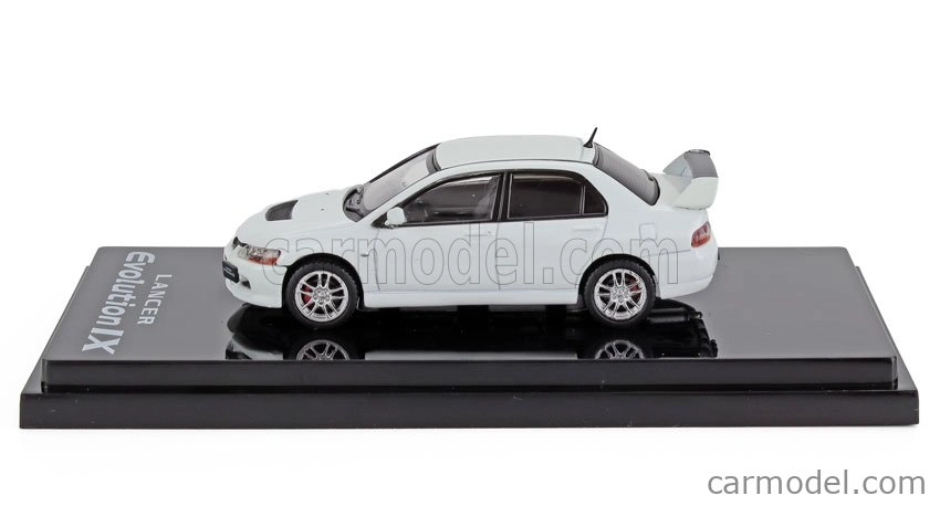 Zapaľovanie-model Mitsubishi Lancer Evolution Ix s motorom 2003 1:64 biela