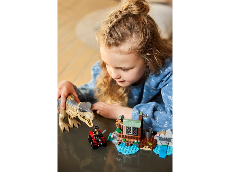 LEGO Jurský svet - T-rex a útek z rieky
